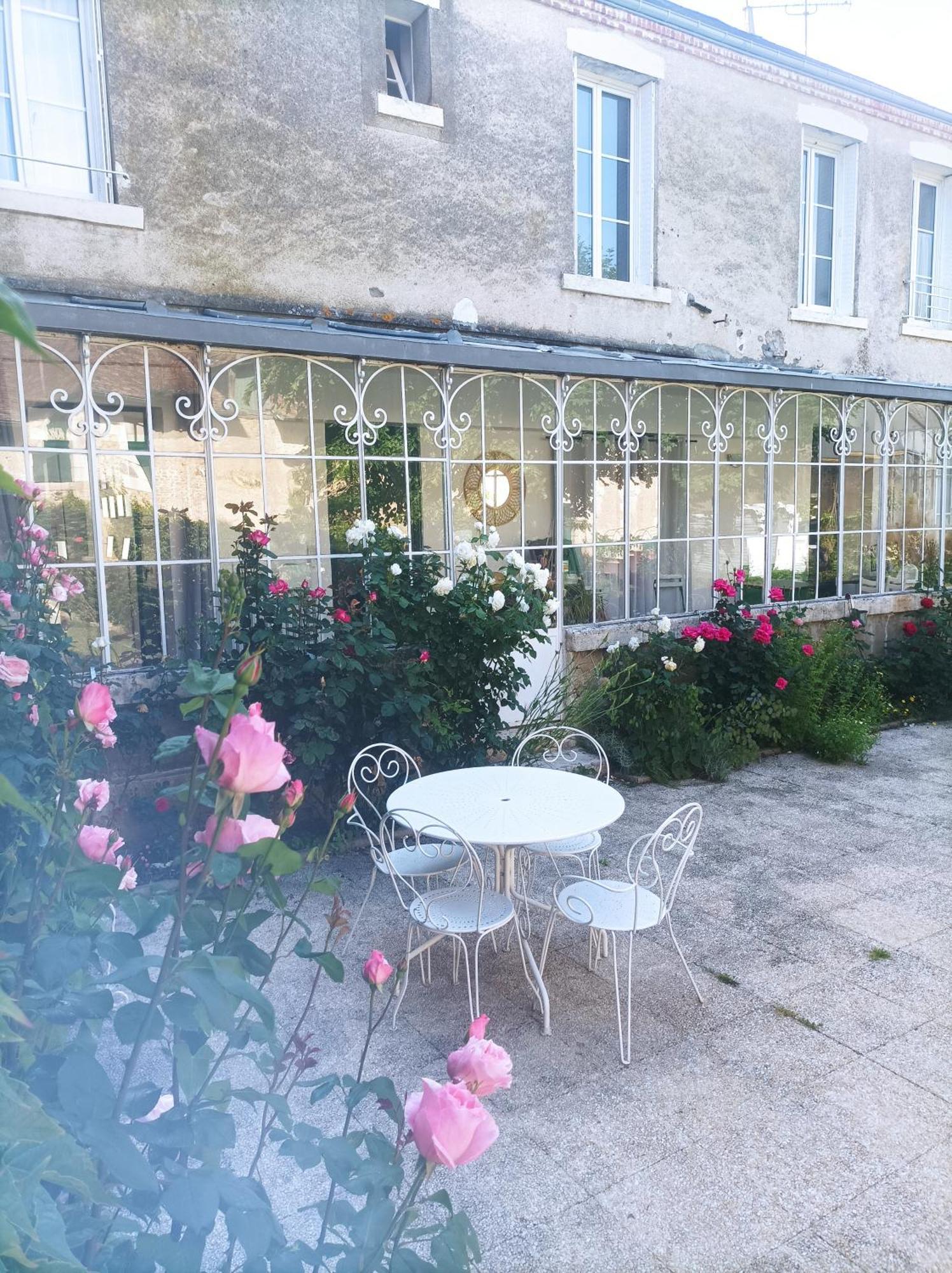 Le Relais Des Roses- Chambres D'Hotes Vatan المظهر الخارجي الصورة